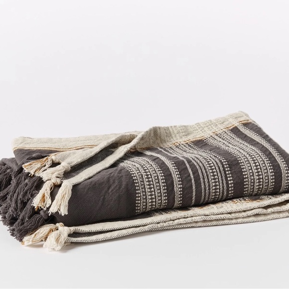 Coyuchi Inyo Organic Dobby Throw - Picture 4 of 6
